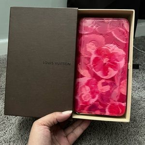 Louis Vuitton Vernis iKat Flower Zippy Wallet